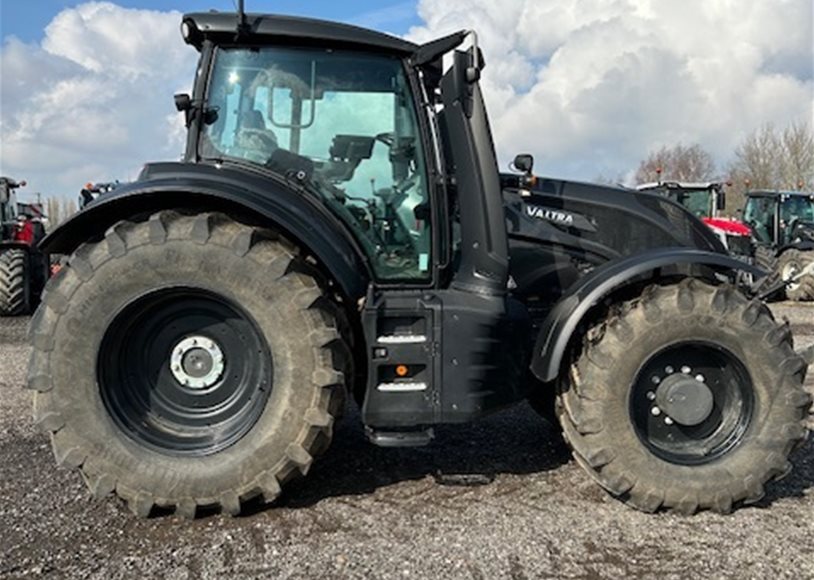 Valtra T235D Tractor