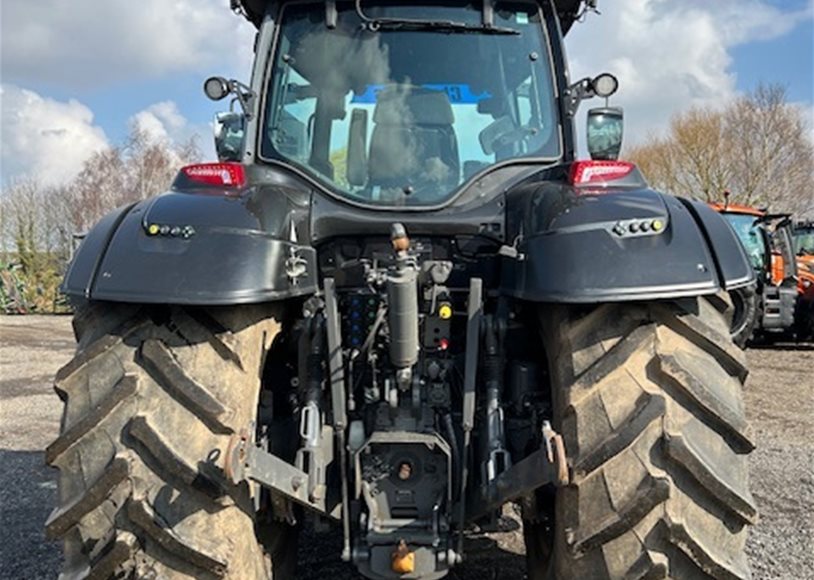 Valtra T235D Tractor