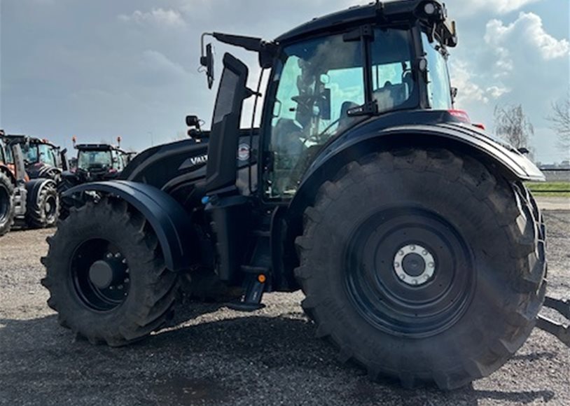 Valtra T235D Tractor