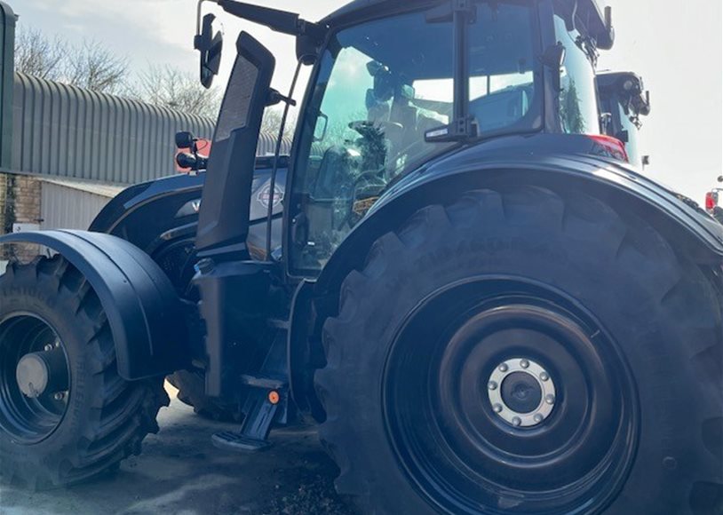 Valtra T235D Tractor