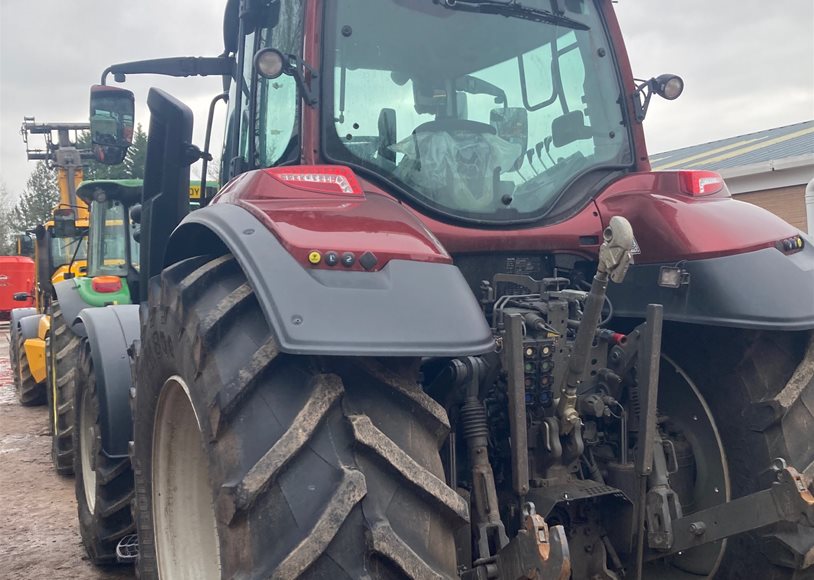 Valtra T215A Tractor