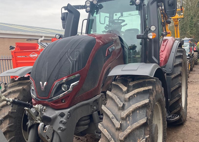 Valtra T215A Tractor