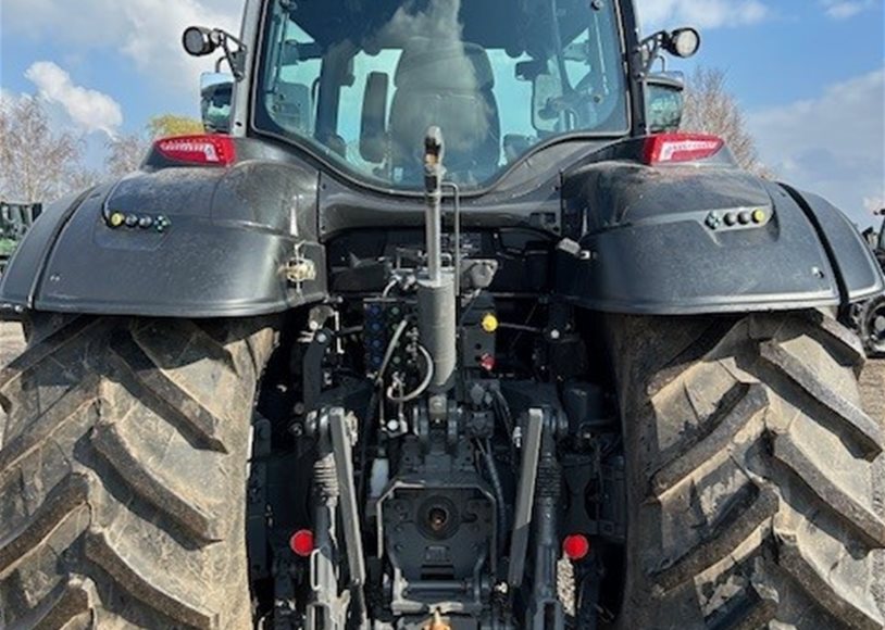 Valtra T235D Tractor