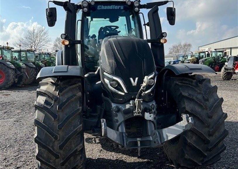 Valtra T235D Tractor