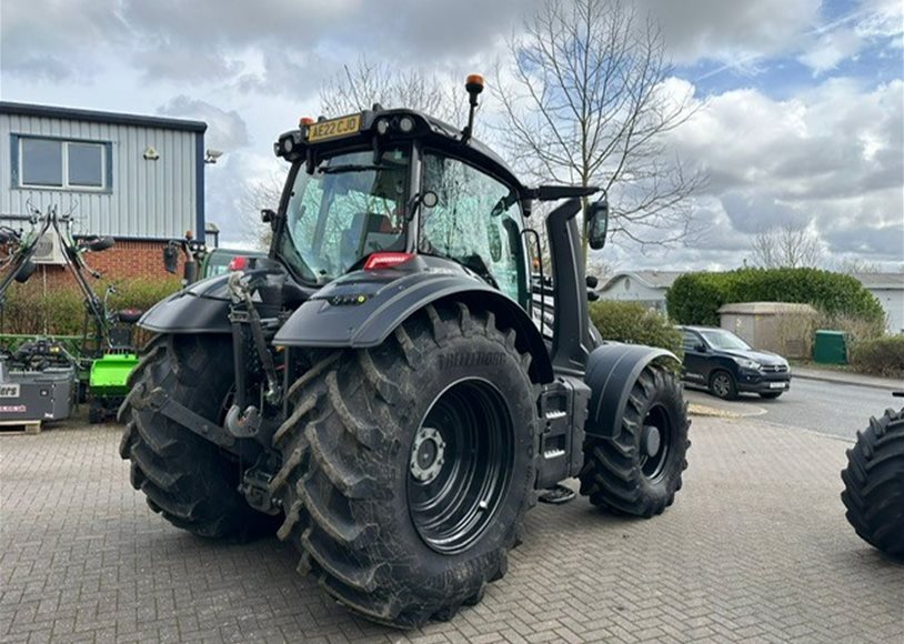 Valtra T235D Tractor