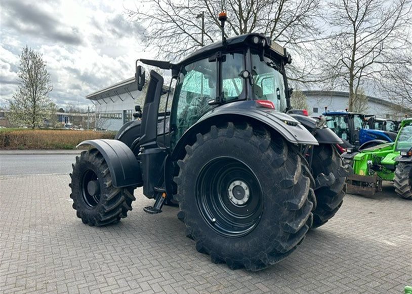 Valtra T235D Tractor