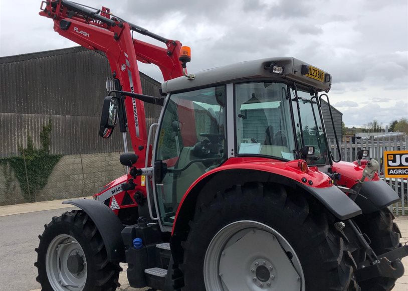 Massey Ferguson 5S.135ESD4 Tractor