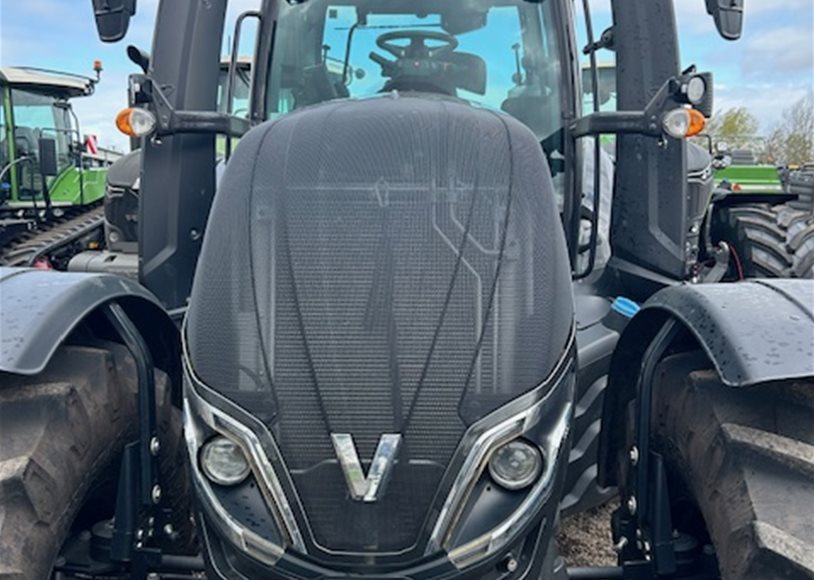 Valtra T235D Tractor