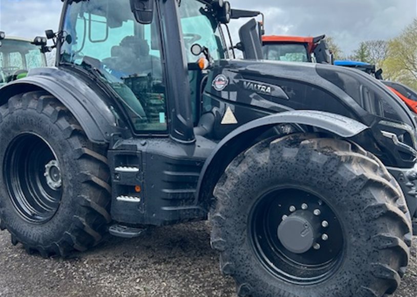 Valtra T235D Tractor