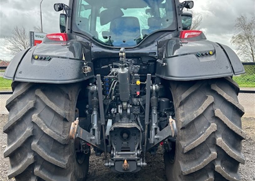 Valtra T235D Tractor