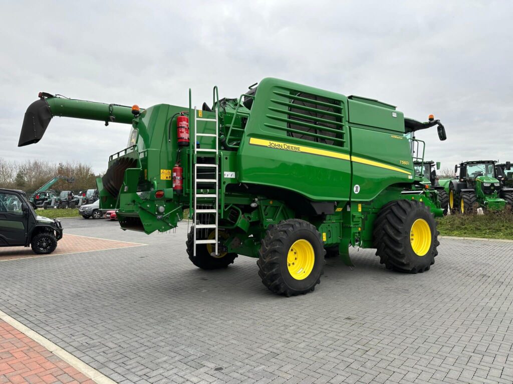 John Deere T560i