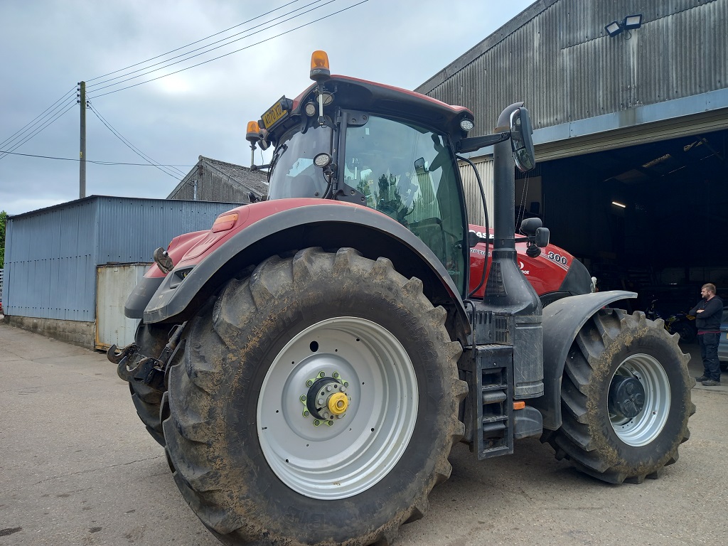 Case IH OPTUM 300CVX