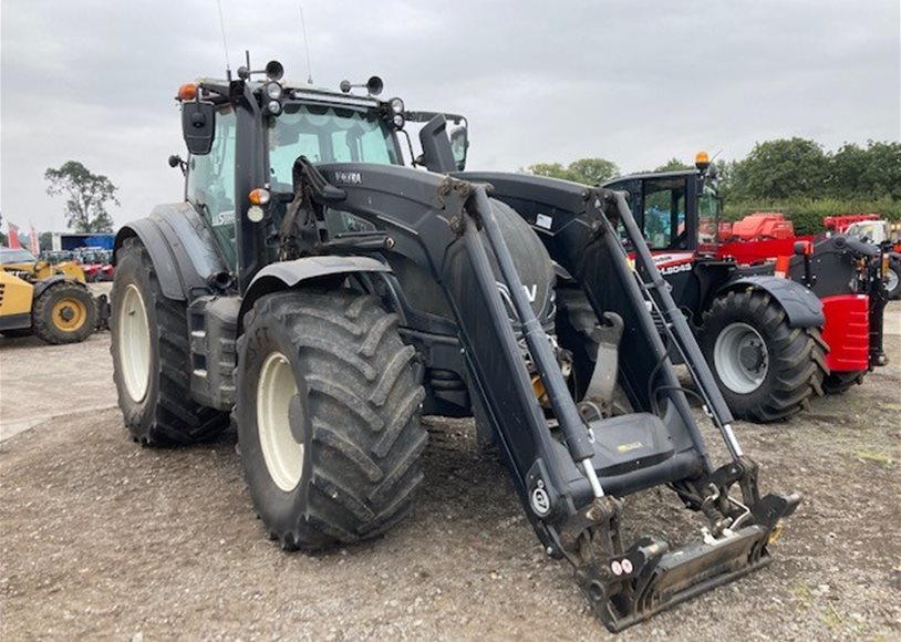 Valtra T214V ST Tractor