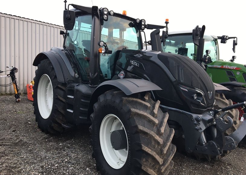 Valtra T214V ST Tractor