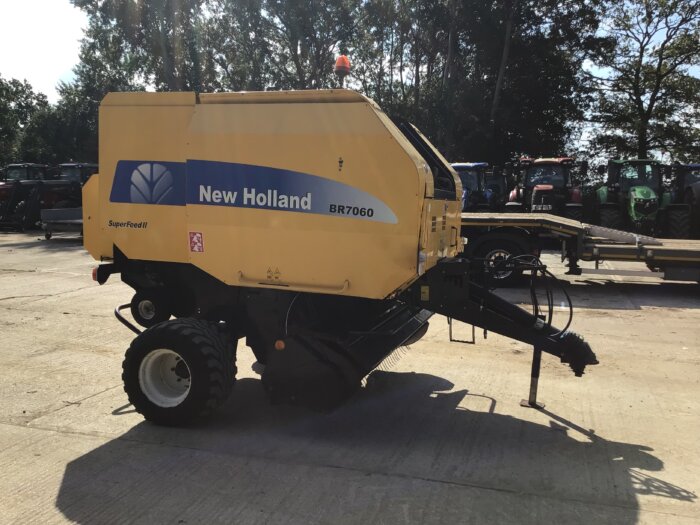 NEW HOLLAND BR7060