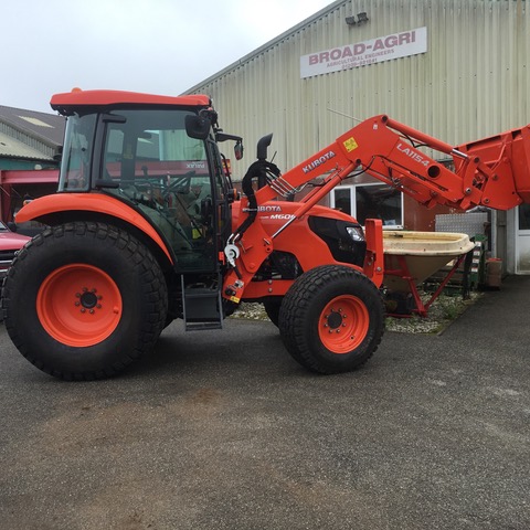 2013 Kubota 6040 c/w loader