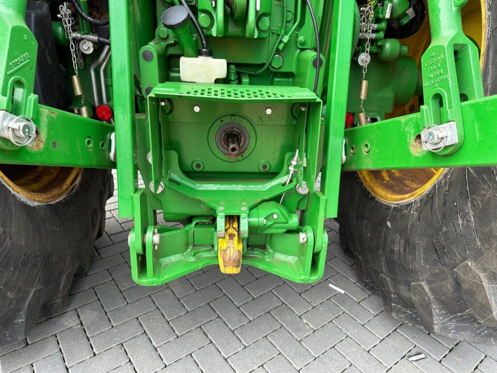 John Deere 6R 215