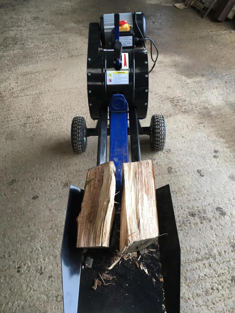 New Log splitter, kinetic-electric, 7 tonne max pressure, up to 400mm log length.