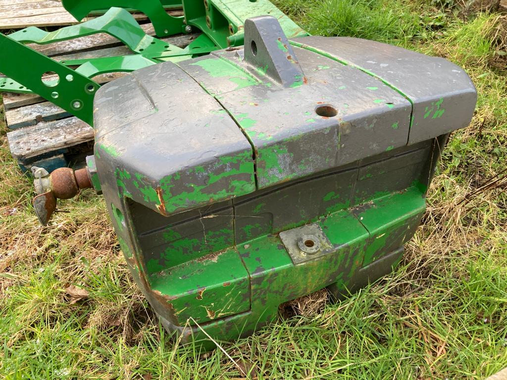 John Deere 1050kg Weight