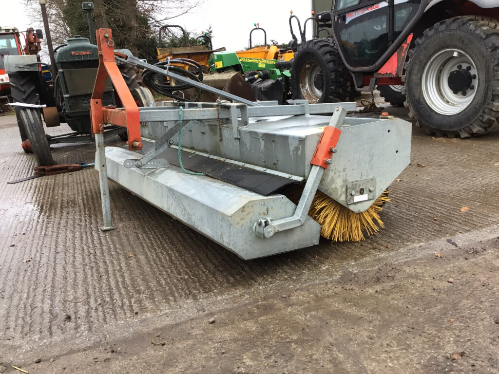 SUTON ECO230 ROAD SWEEPER