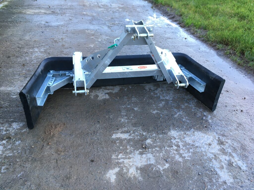 New Ritchie galvanised heavy duty yard scraper