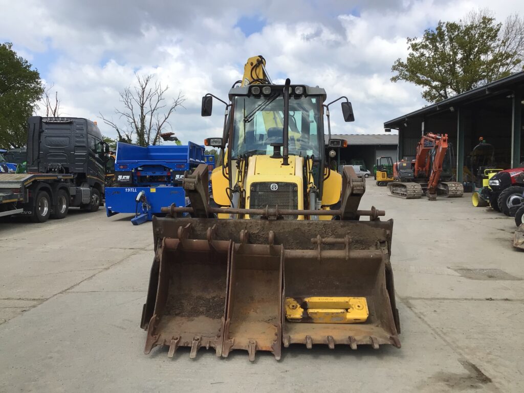 NEW HOLLAND B110 BACKHOE LOADER