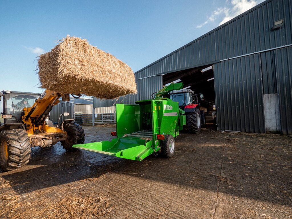 NEW MCHALE C460 -TRAILED SILAGE FEEDER AND STRAW BLOWER