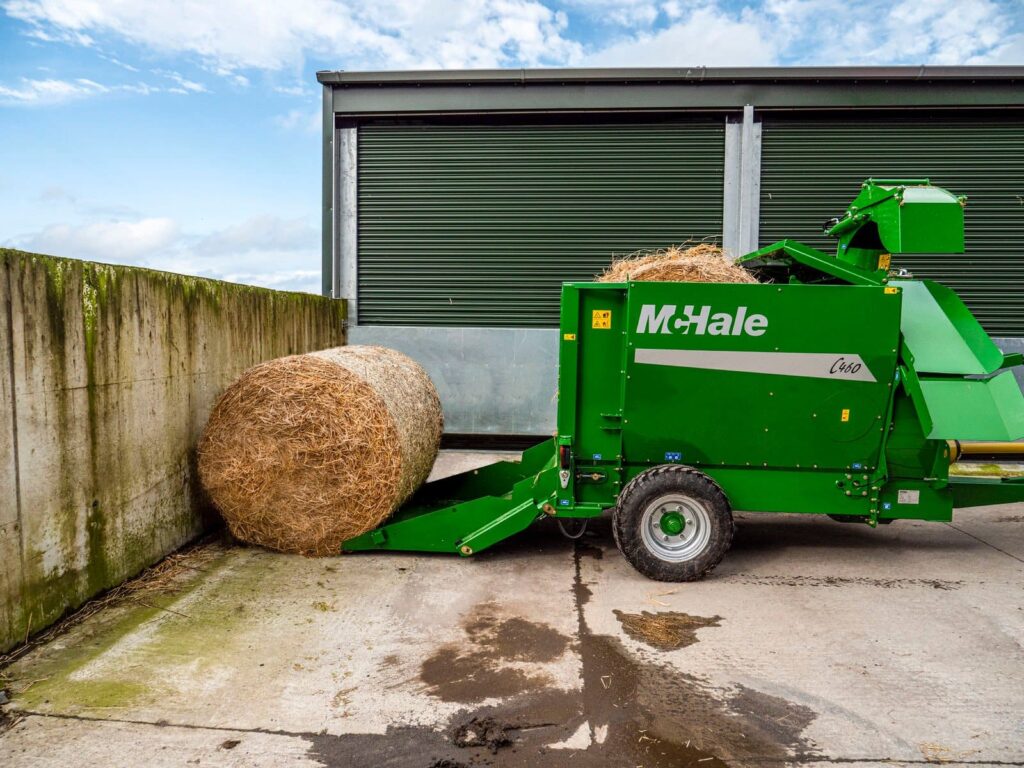 NEW MCHALE C460 -TRAILED SILAGE FEEDER AND STRAW BLOWER