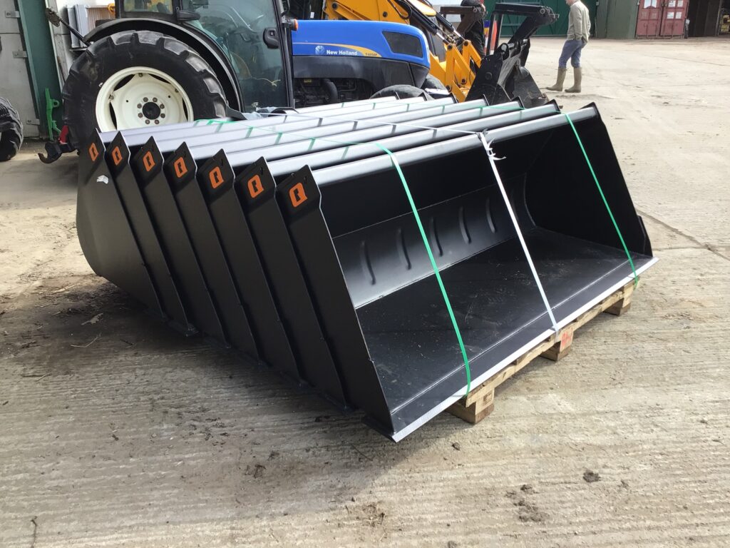 QUICKE 215GM BUCKETS