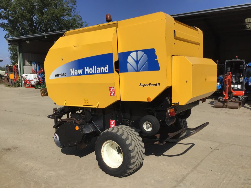 NEW HOLLAND BR7060