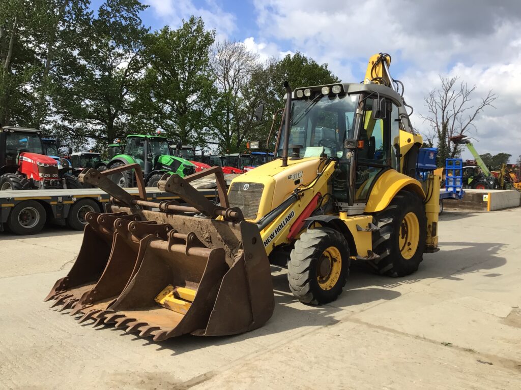 NEW HOLLAND B110 BACKHOE LOADER