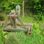 Single leg sub soiler-chisel plough