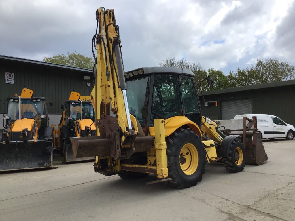 NEW HOLLAND B110 BACKHOE LOADER