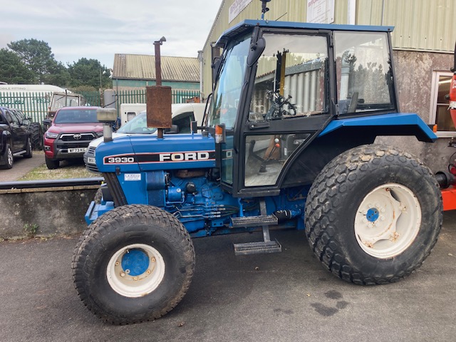 Ford 3930 4wd K reg, one owner, low hours.