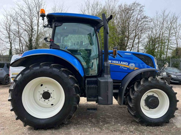 NEW HOLLAND T7.225