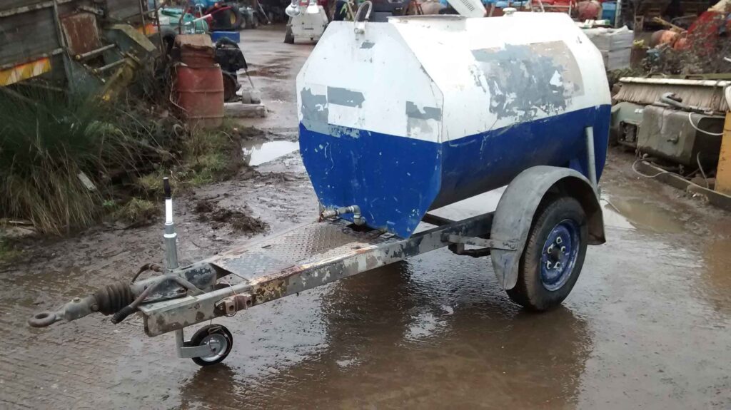 Road Tow 1000L water bowser