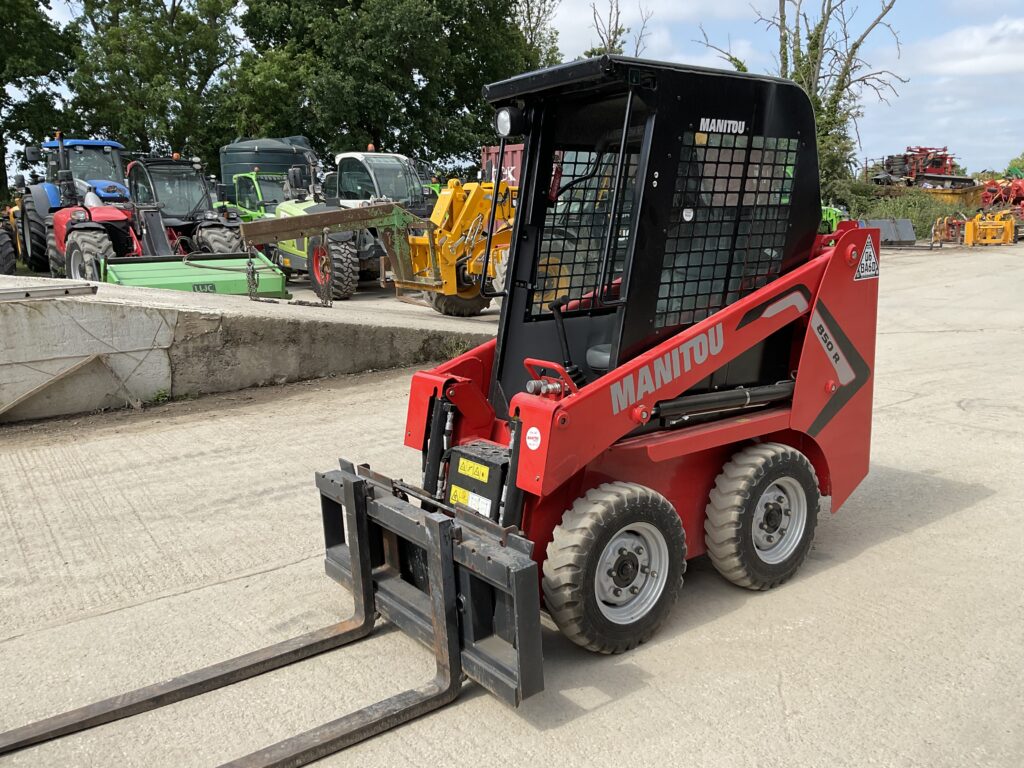 MANITOU 850R SKID STEER