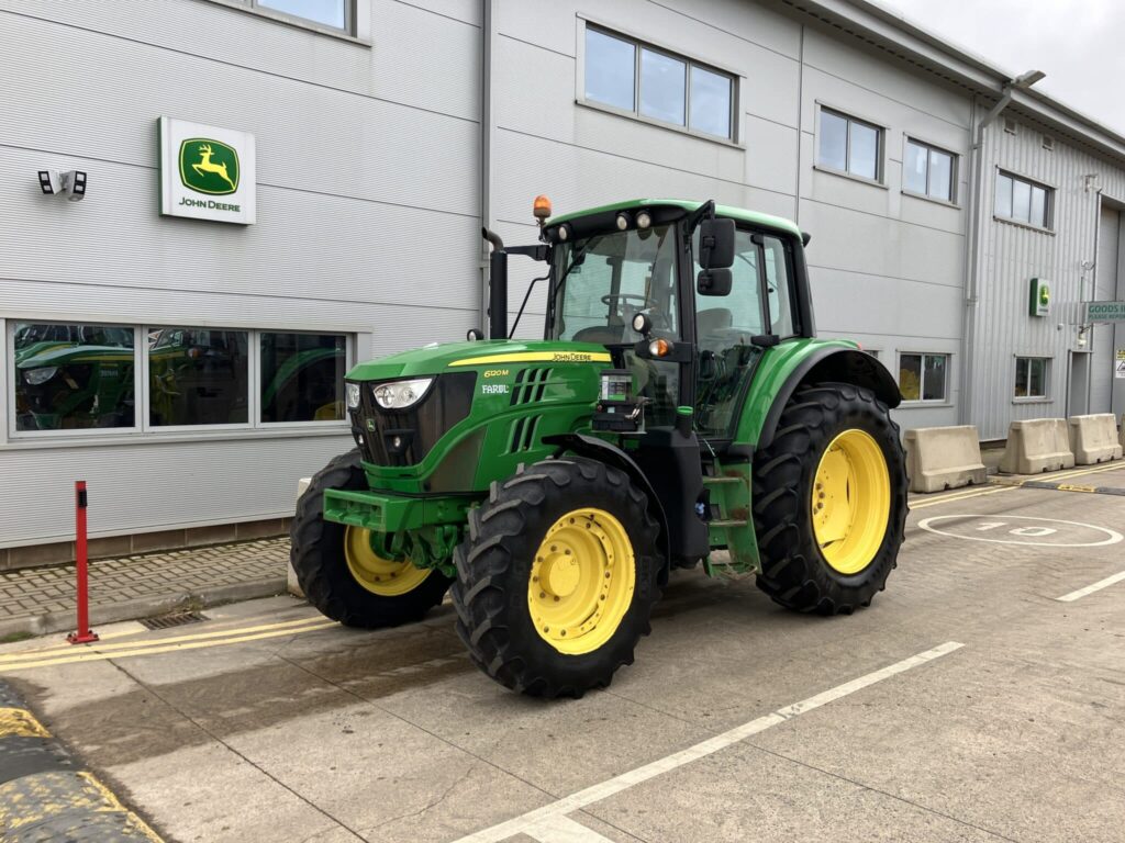 John Deere 6120M