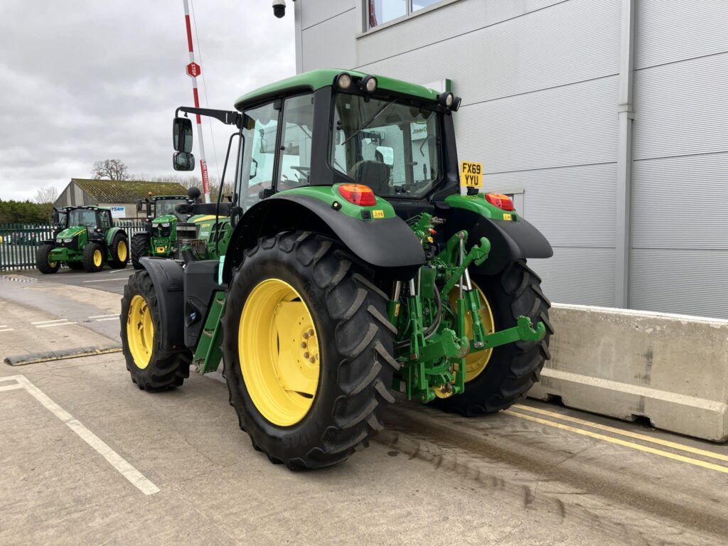 John Deere 6120M