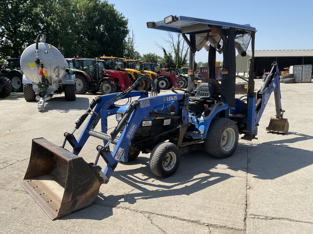 NEW HOLLAND TC24D WITH LEWIS 25QH LOADER