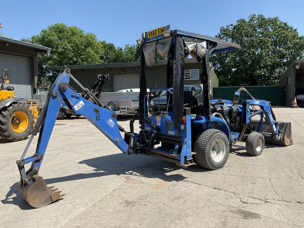 NEW HOLLAND TC24D WITH LEWIS 25QH LOADER