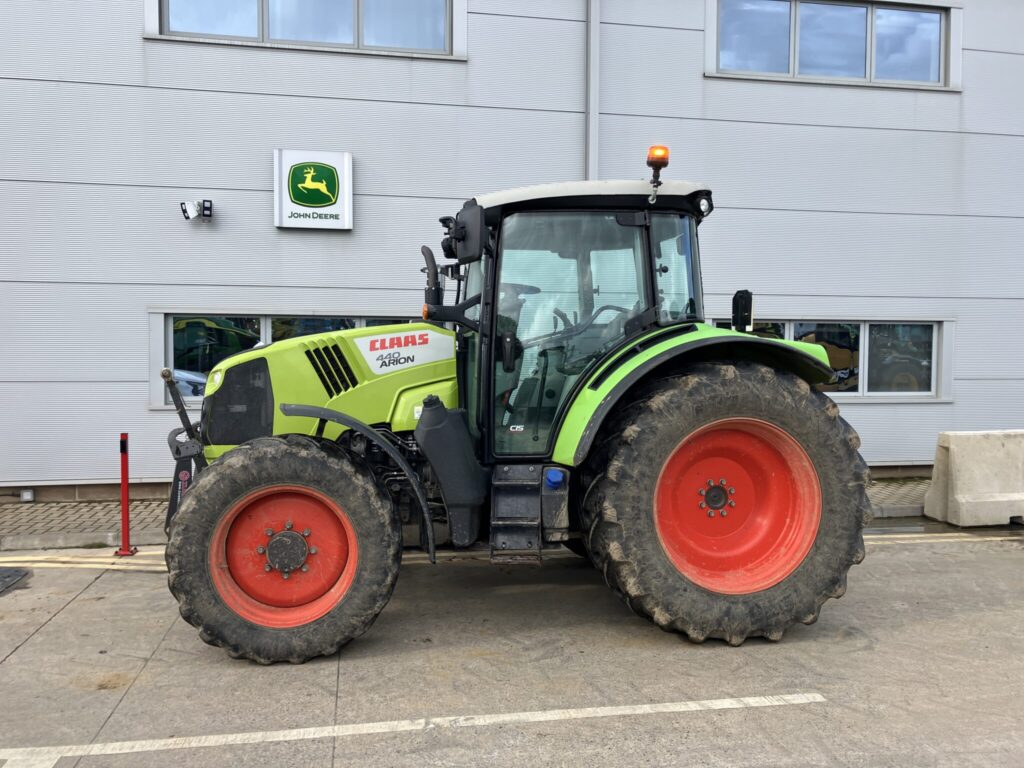 Claas Arion 440