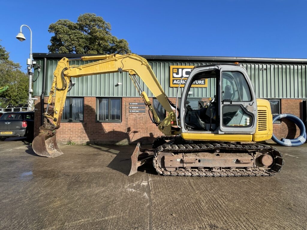 New Holland Kobelco E80