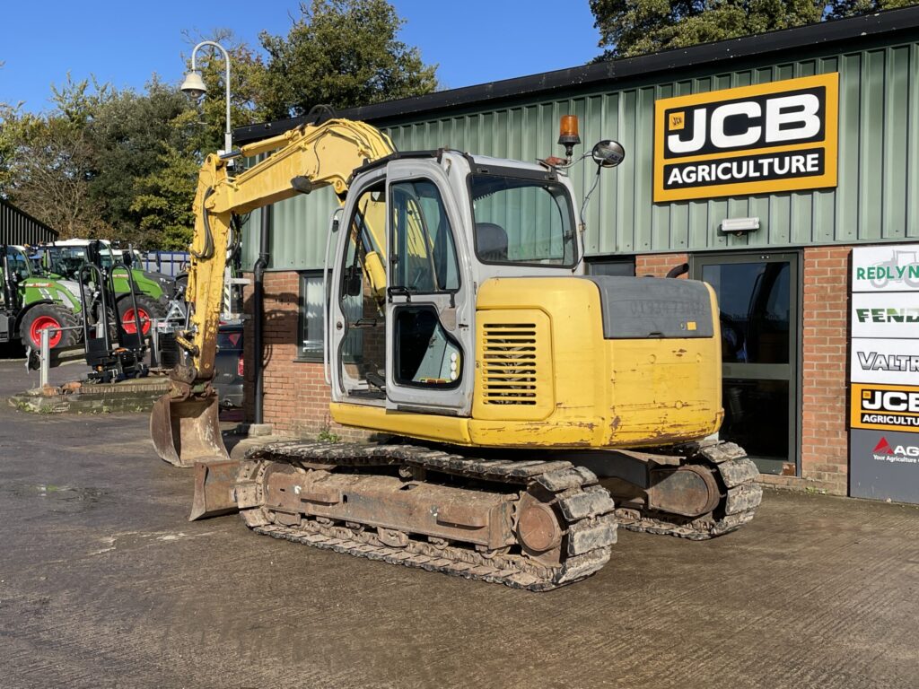 New Holland Kobelco E80