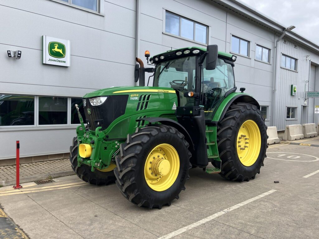 John Deere 6215R