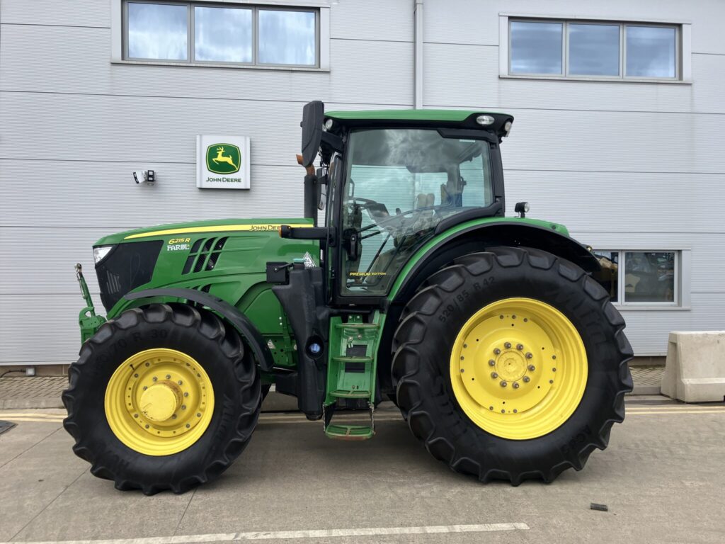 John Deere 6215R