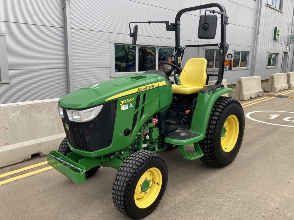 John Deere 3039R compact tractor