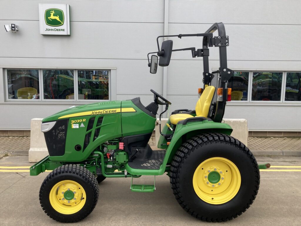 John Deere 3039R compact tractor