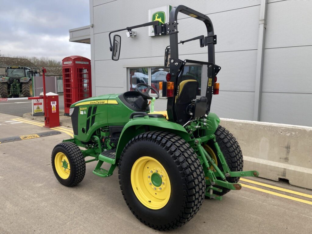 John Deere 3039R compact tractor