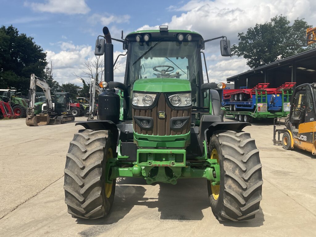 JOHN DEERE 6120M